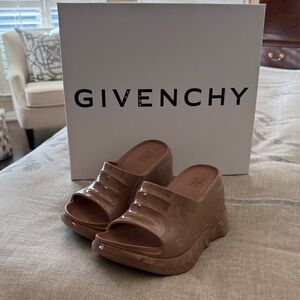 Givenchy Glossy Tan Platform Mule Slides